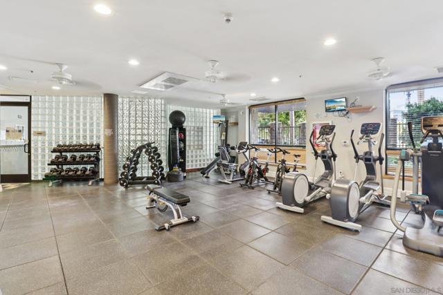 1480 Broadway, San Diego CA: https://media.crmls.org/mediaz/5a6b9e01-ae38-4857-8f15-25dc98bea127.jpg