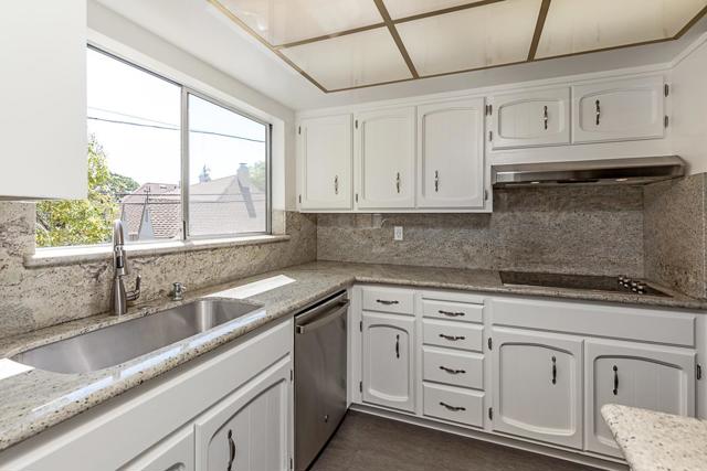 1121 Douglas Avenue, Burlingame CA: https://media.crmls.org/mediaz/5a6bb2a4-d9f8-420e-bae9-a00cc6885617.jpg