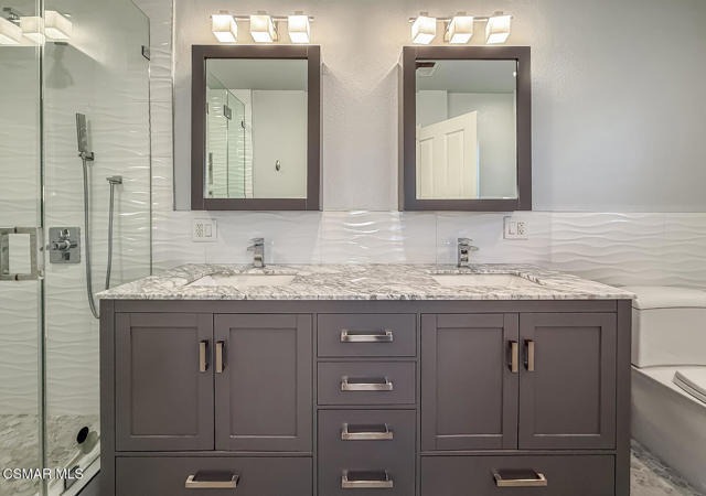 5470 Seine Court, Westlake Village CA: https://media.crmls.org/mediaz/5a6bcd0e-de39-46be-b47e-075fa60ee0df.jpg