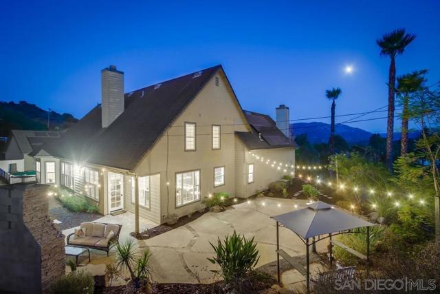 2543 Daisy Ln, Fallbrook CA: https://media.crmls.org/mediaz/5a6c55e1-c9cf-4fde-be77-945bed3252fd.jpg