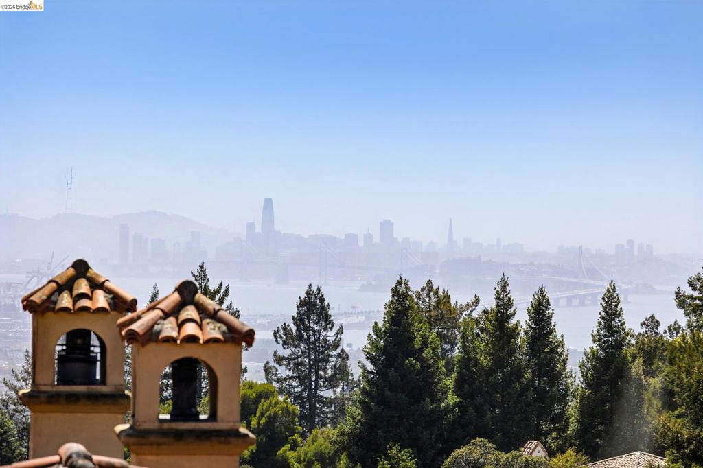 https://media.crmls.org/mediaz/5a6d103a-204c-4ab6-a91e-a258e1ce3b09.jpg?preset=X-Large