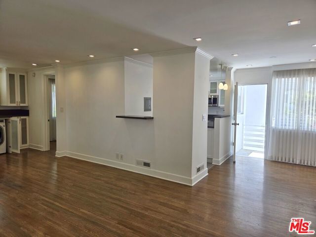 Image 5 of 14 For 130 San Vicente Boulevard 132 B