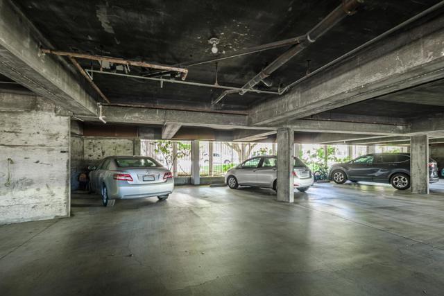 1515 Arc Way, Burlingame CA: https://media.crmls.org/mediaz/5a6f5aa1-0e6a-4718-8ce8-8ea791827f5b.jpg