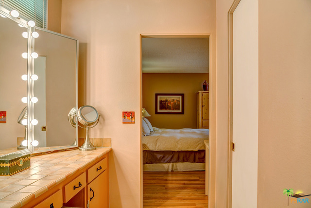 1597 E Sierra Way, Palm Springs CA: https://media.crmls.org/mediaz/5a6fc378-7b04-4327-afed-6959c24216a2.jpg