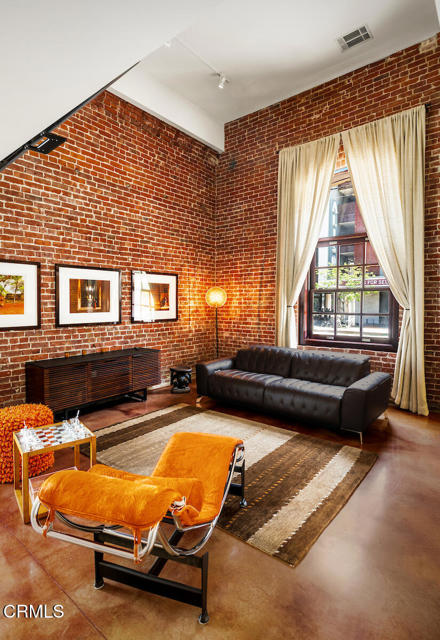 940 E 2nd Street, Los Angeles CA: https://media.crmls.org/mediaz/5a6fe7ad-cae1-4f6f-97b1-0e07caca5335.jpg