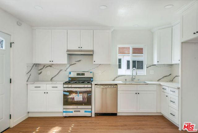 4325 W 58th Place, Los Angeles CA: https://media.crmls.org/mediaz/5a7028b0-2b87-4939-92fb-533b17f164c5.jpg