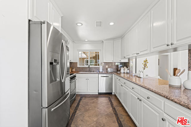 4701 Dunman Avenue, Woodland Hills CA: https://media.crmls.org/mediaz/5a7036f1-29c9-421e-8bea-647d4be81082.jpg