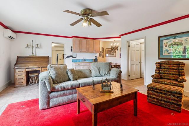 1295 W Redwood St, San Diego CA: https://media.crmls.org/mediaz/5a708b97-158a-48ee-b881-c09933454db2.jpg