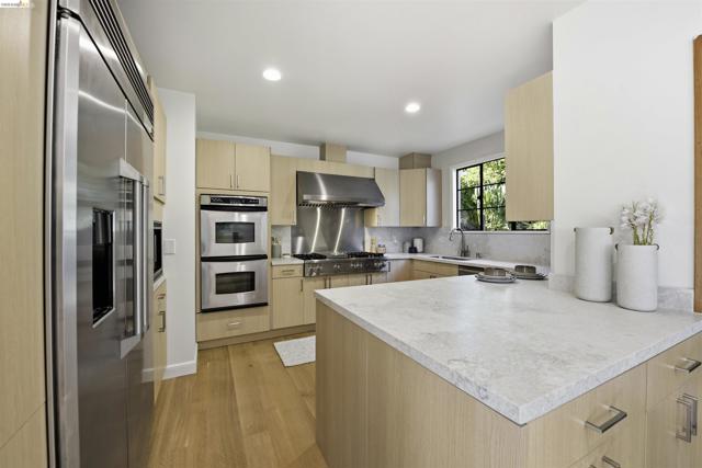 44 Highgate Rd, Kensington CA: https://media.crmls.org/mediaz/5a7099e4-b028-4eb8-837a-fff648b9cff3.jpg