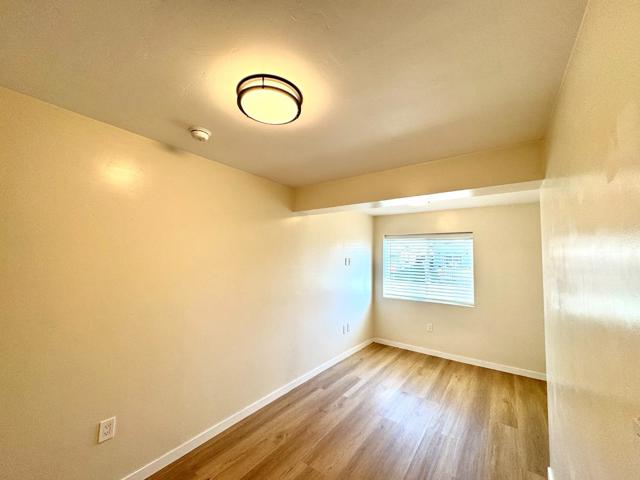 908 Bancroft Ave, Half Moon Bay CA: https://media.crmls.org/mediaz/5a70afe9-d606-4fe9-9fe9-8e0f7a601d45.jpg