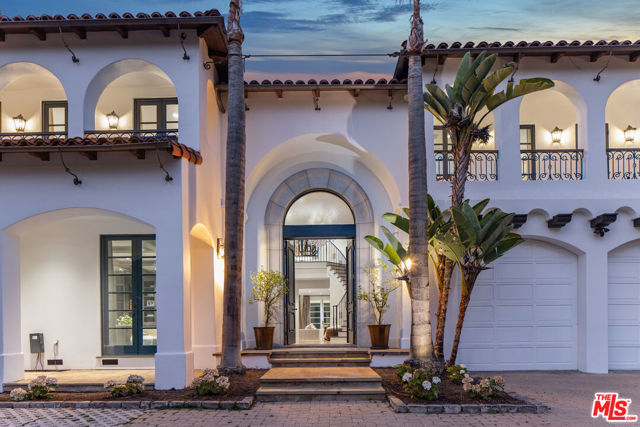 706 N Crescent Drive, Beverly Hills CA: https://media.crmls.org/mediaz/5a70cc60-7f6c-41e3-9eac-7c8fb5d5c166.jpg