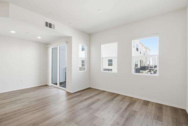 Detail Gallery Image 10 of 64 For 1455 Banahaw Way #6,  Chula Vista,  CA 91915 - 3 Beds | 2/1 Baths