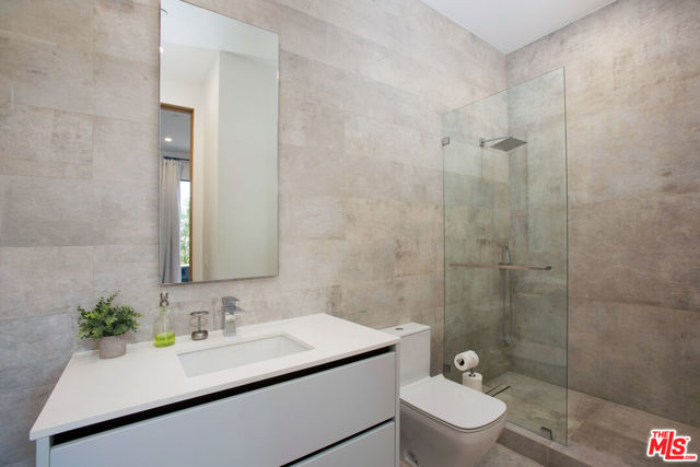 4527 Simpson Avenue, Studio City CA: https://media.crmls.org/mediaz/5a7140b4-05c9-4968-bb67-11dca0cffd49.jpg