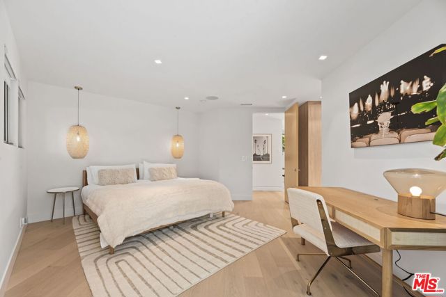 9451 Hidden Valley Place, Beverly Hills CA: https://media.crmls.org/mediaz/5a7141a0-0414-419d-a932-c8fe90dec1e4.jpg