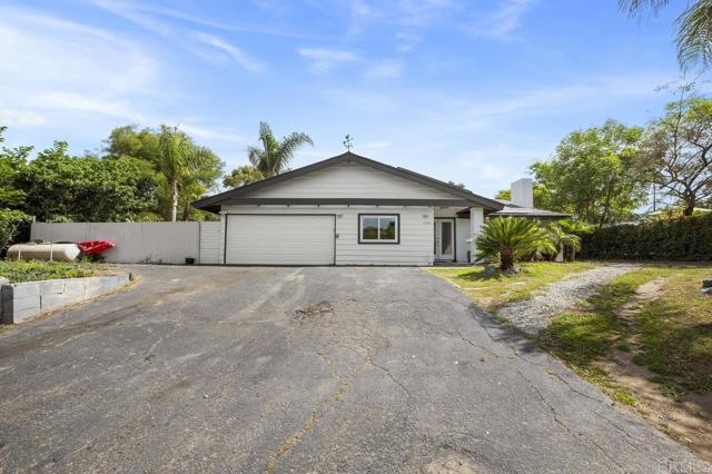 2348 Watson Way, Vista CA: https://media.crmls.org/mediaz/5a7203ff-b965-4b83-be90-71e20e74fc0a.jpg