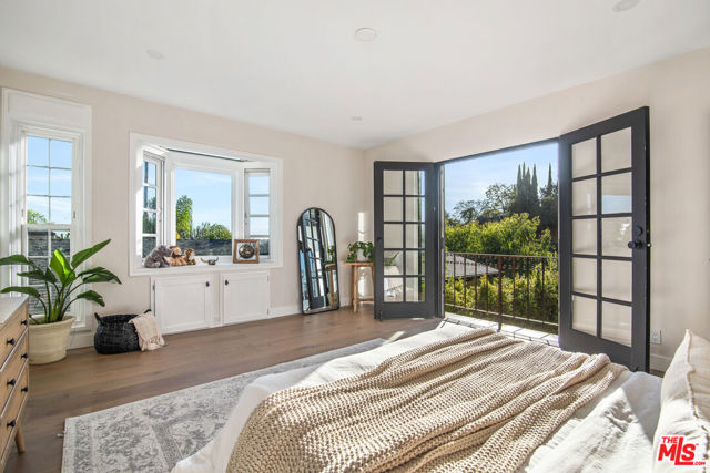 9265 Thrush Way, Los Angeles CA: https://media.crmls.org/mediaz/5a723b84-c191-4853-a0fd-85c4b4f1f2ec.jpg