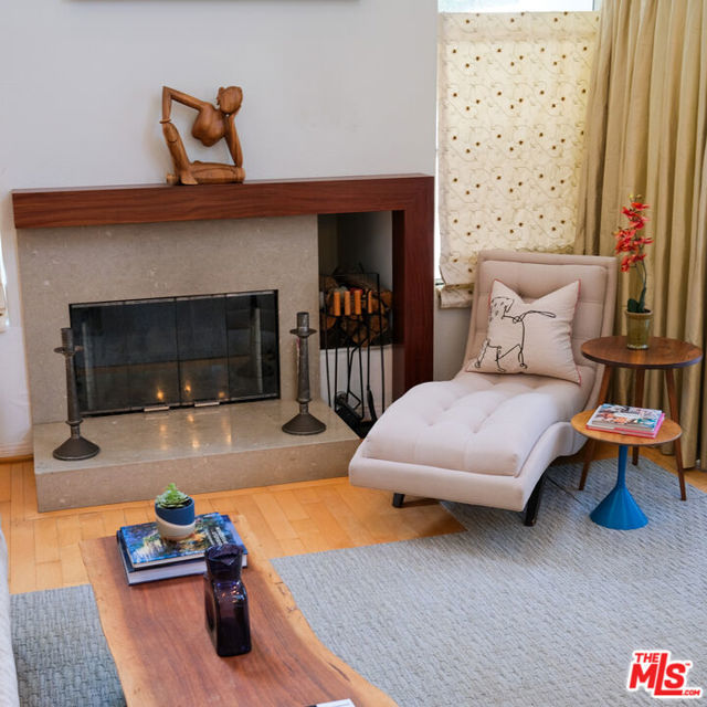 1533 18th Street, Santa Monica CA: https://media.crmls.org/mediaz/5a730776-2b34-4210-8b7b-2979ba912e17.jpg