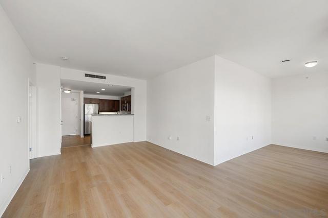 530 K Street, San Diego CA: https://media.crmls.org/mediaz/5a736ee8-d56f-4ebc-b265-60346858060e.jpg