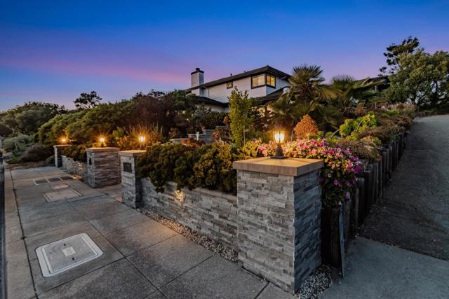 11550 Skyline Boulevard, Oakland CA: https://media.crmls.org/mediaz/5a745577-2939-4195-b4bf-b0b341f7c392.jpg