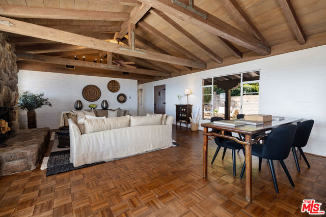 98 Loma Media Road, Santa Barbara CA: https://media.crmls.org/mediaz/5a748c08-fdae-4623-b7e0-99f64e07b1b4.jpg