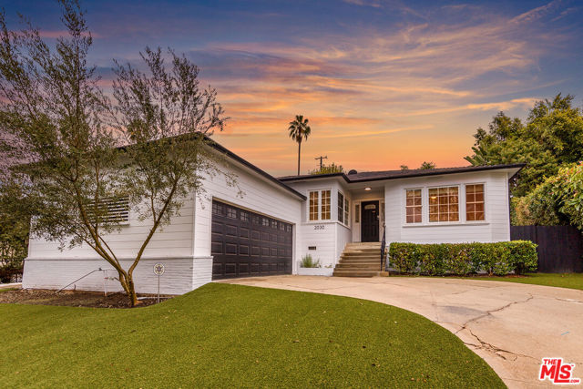 2030 Castle Heights Avenue, Los Angeles CA: https://media.crmls.org/mediaz/5a749735-f196-4599-8d17-2de67e524568.jpg
