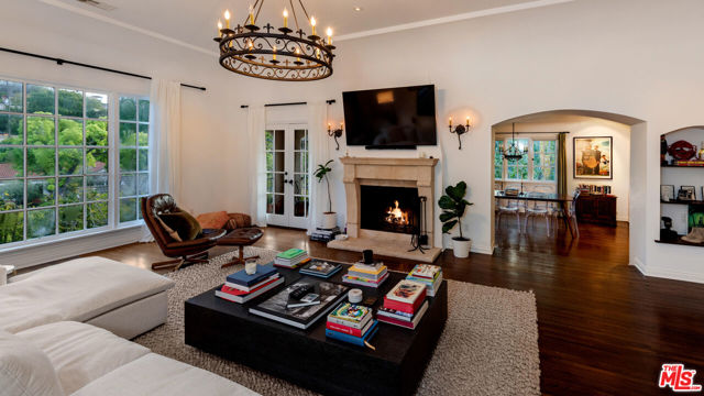 3145 La Suvida Drive, Los Angeles CA: https://media.crmls.org/mediaz/5a74a825-0400-488e-bdb3-e306d5975328.jpg