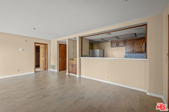 880 W 1st Street, Los Angeles CA: https://media.crmls.org/mediaz/5a74d287-8099-4842-a367-420f738461a5.jpg