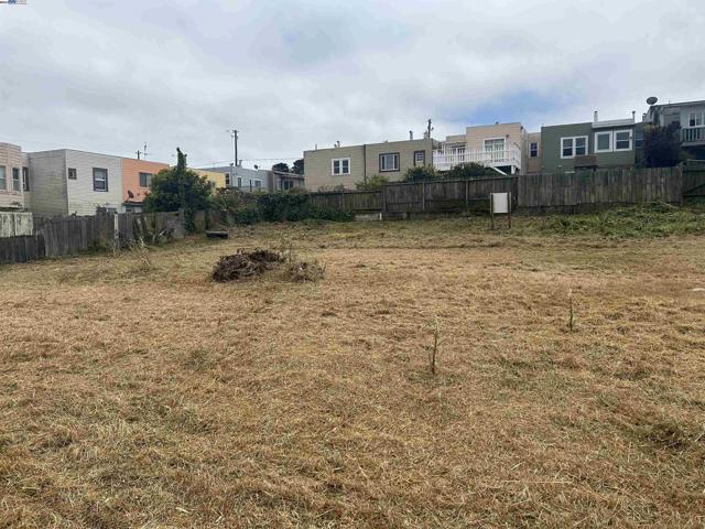 Image 10 of 19 For 146 Guttenberg St