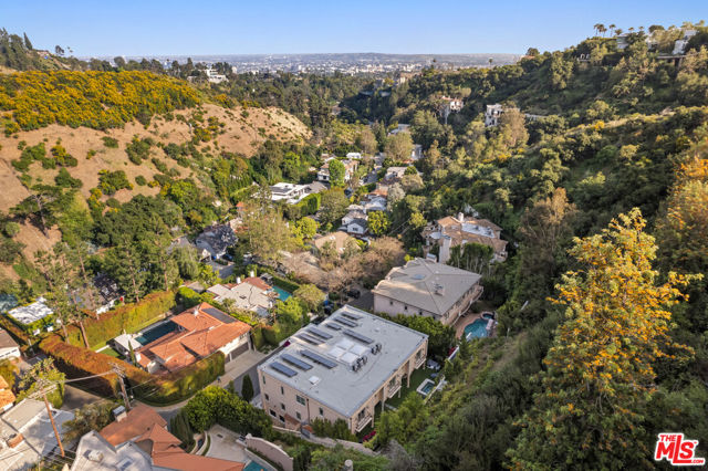 1455 Robmar Drive, Beverly Hills CA: https://media.crmls.org/mediaz/5a75ae55-f662-479b-bb0a-0e30b7a5ae03.jpg