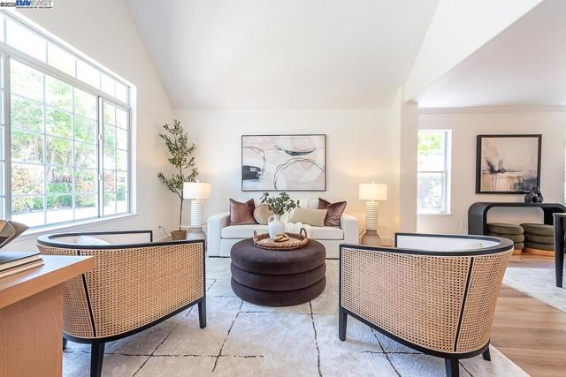 34233 Perry Glen Ter, Union City CA: https://media.crmls.org/mediaz/5a7605ff-98bc-426a-854c-8796c40129b6.jpg