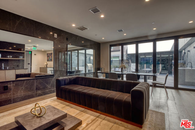 411 S Hamel Road, Los Angeles CA: https://media.crmls.org/mediaz/5a7616ee-4816-401e-8eb7-e19cee8da7ad.jpg