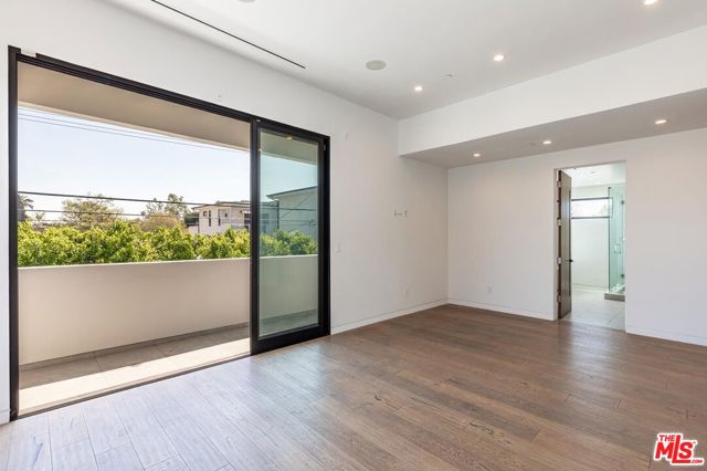 458 S Sycamore Avenue, Los Angeles CA: https://media.crmls.org/mediaz/5a7625b5-07b5-4171-9ad6-06c6674849fe.jpg