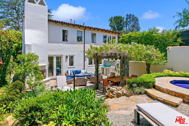 331 S Medio Drive, Los Angeles CA: https://media.crmls.org/mediaz/5a763df3-7050-4d11-8ca8-9d781ebdd77d.jpg