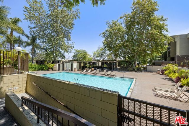 898 Temple Terrace, Los Angeles CA: https://media.crmls.org/mediaz/5a764937-ea0e-43e5-9532-7626505f27f4.jpg