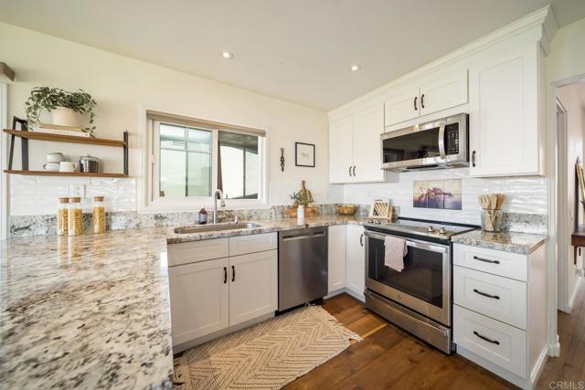 3890 Vista Campana S, Oceanside CA: https://media.crmls.org/mediaz/5a766a3c-7fa2-4ad2-8826-b1a90c03f678.jpg