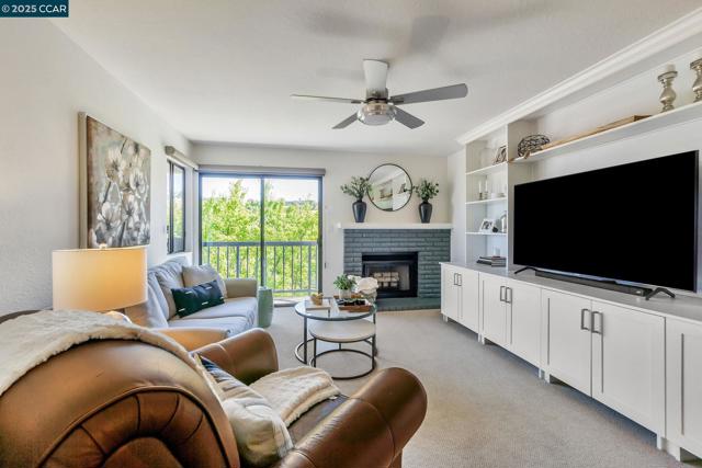 4467 Terra Granada Dr, Walnut Creek CA: https://media.crmls.org/mediaz/5a7694f1-d301-4308-a8d4-c581e6290b7f.jpg