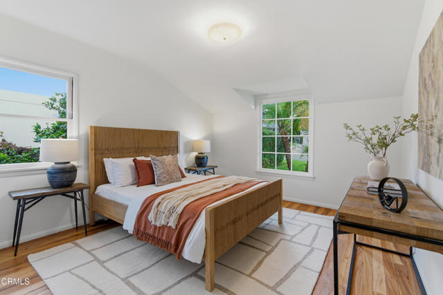 Detail Gallery Image 8 of 18 For 4563 Loma Vista Dr, La Canada Flintridge,  CA 91011 - 4 Beds | 2 Baths