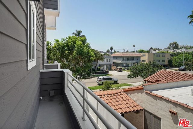 3546 Clarington Avenue, Los Angeles, California 90034, 2 Bedrooms Bedrooms, ,2 BathroomsBathrooms,Condominium,For Sale,Clarington,24426845