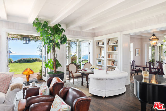 27540 Pacific Coast Highway, Malibu CA: https://media.crmls.org/mediaz/5a77bd1d-18c4-4a4c-bb5e-192ca5146865.jpg