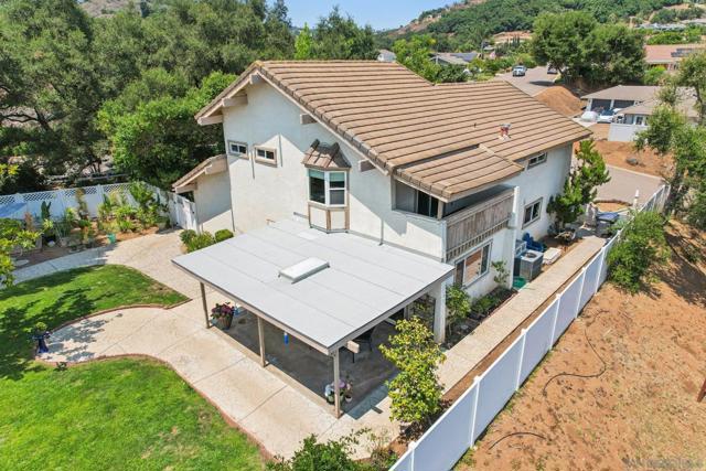 2807 Carlton Way, Fallbrook CA: https://media.crmls.org/mediaz/5a77cf53-ec63-401c-b2ea-bd6753994ea4.jpg