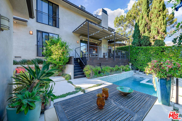 8573 Appian Way, Los Angeles CA: https://media.crmls.org/mediaz/5a78aa44-0027-400c-b096-2a2d4aa8f543.jpg