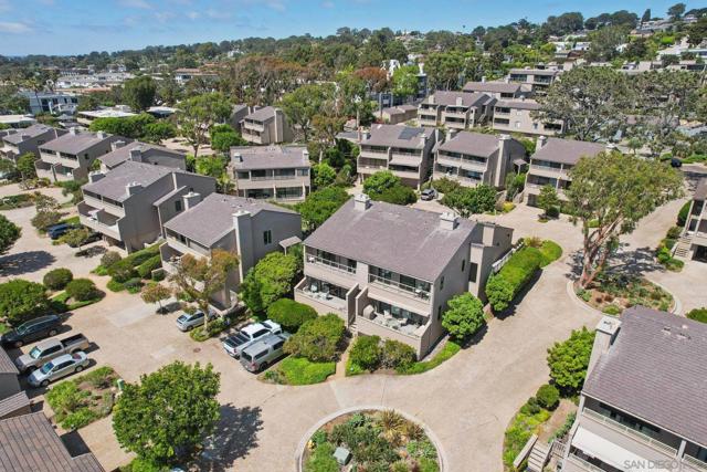 119 Spinnaker Ct, Del Mar CA: https://media.crmls.org/mediaz/5a78b9fa-e4f2-424a-90ea-d4370c1b87c9.jpg