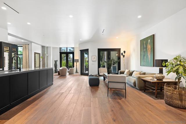 2500 6th Ave, San Diego CA: https://media.crmls.org/mediaz/5a796f9e-39a5-4d20-8380-65eeee9c359a.jpg