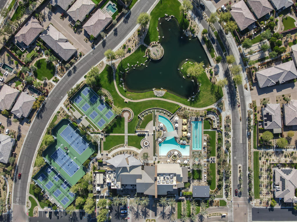 https://media.crmls.org/mediaz/5a7b8207-360e-4f79-a36a-a0520fdd1771.jpg?preset=X-Large