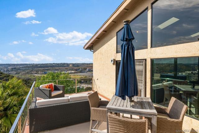 5392 Wilshire Drive, San Diego CA: https://media.crmls.org/mediaz/5a7b8715-5023-44dc-b4f9-9078c8dff13d.jpg