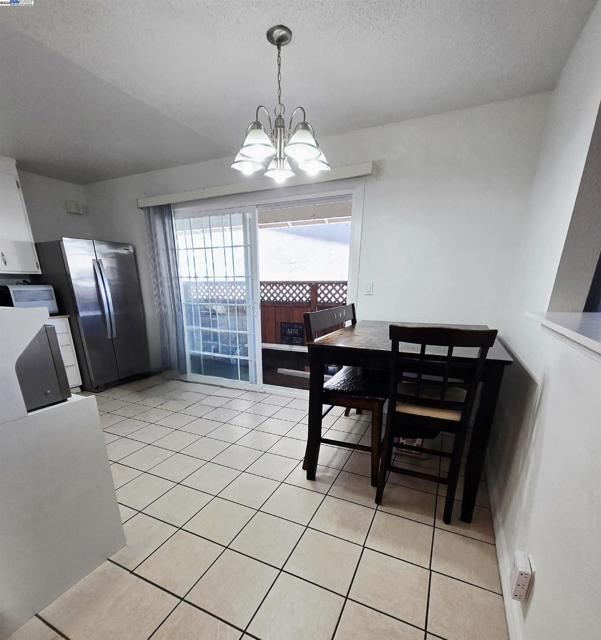 670 Fargo Ave, San Leandro CA: https://media.crmls.org/mediaz/5a7bde19-80c6-4fa7-a872-e886b02df4cf.jpg