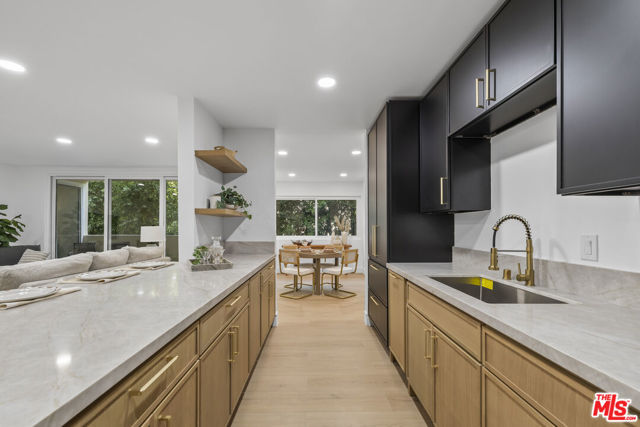 1025 North Kings Road, 113 photo 8