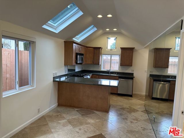 2454 Penmar, Venice CA: https://media.crmls.org/mediaz/5a7c6a88-3a37-4262-85b5-56671c3df04b.jpg