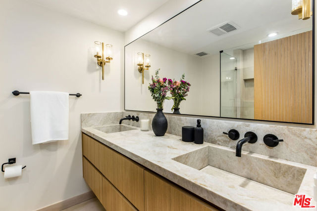 818 N Doheny Drive, West Hollywood CA: https://media.crmls.org/mediaz/5a7c9474-0781-468c-9e77-e4aba5c3948e.jpg