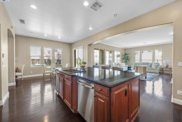 1359 Monterosso St, Danville CA: https://media.crmls.org/mediaz/5a7cc4a9-fd23-4088-94a7-6eb04a1642c5.jpg